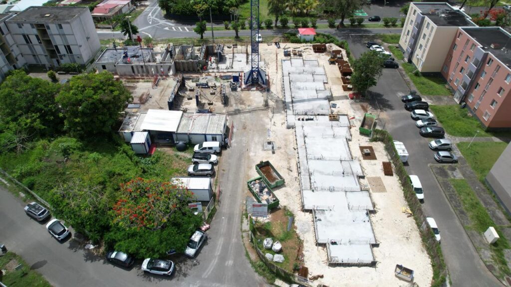 Vue aérienne du chantier de Tavernier au début de la phase d’élévation en juin 2026